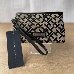 Tommy hilfigure Wristlet
